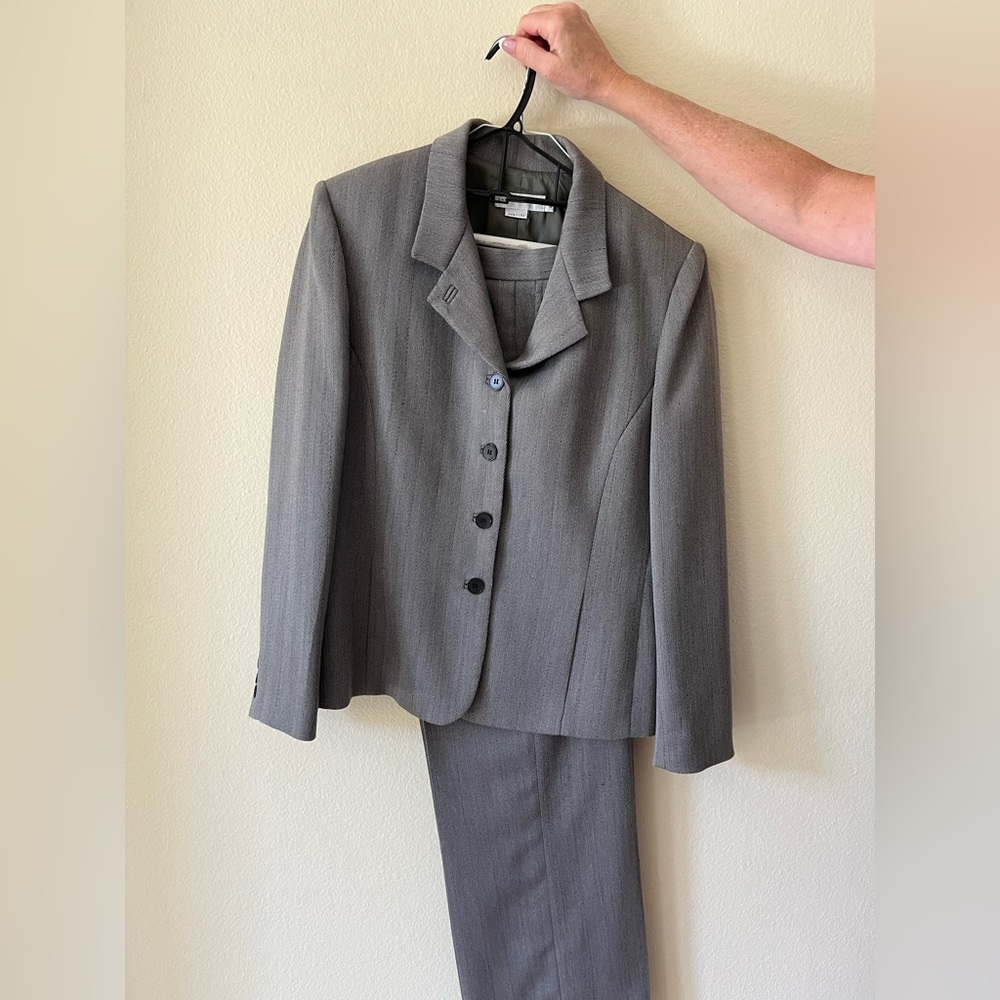 Garfield and Marks PANTSUIT Size 10 Gray
